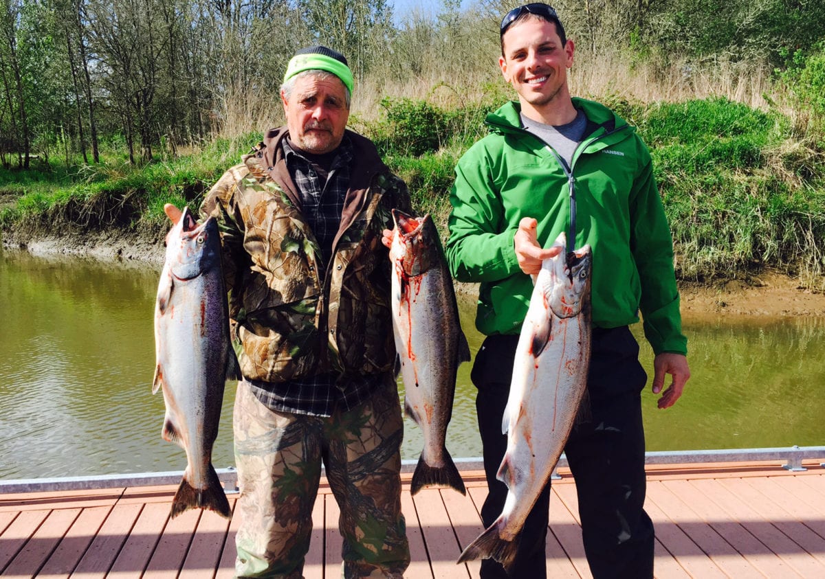 willamettevalleyoutfitters with a Columbia River Chinook caught on